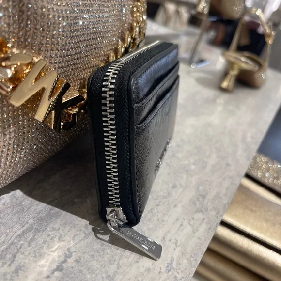 MICHAEL KORS Jet Set Medium Distressed Zip Around Card Case
Black 
NWT - Picture 7 of 16